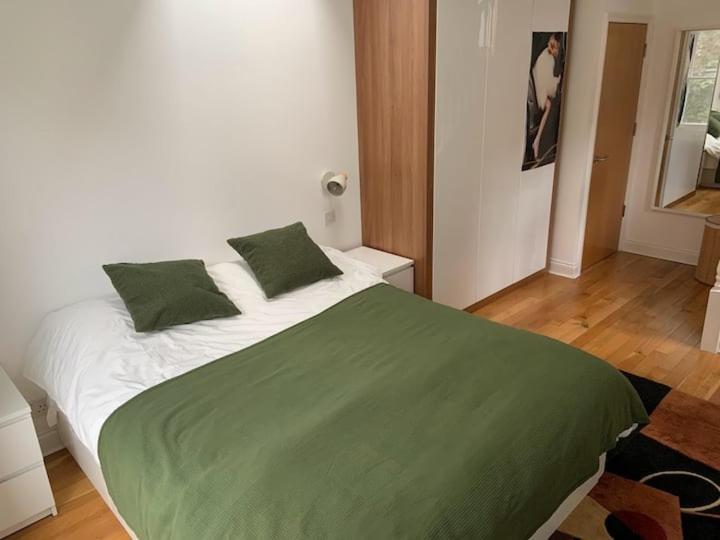 Lovely Spacious 1-Bedroom Flat In Tufnell Park Close To Central Londres Exterior foto
